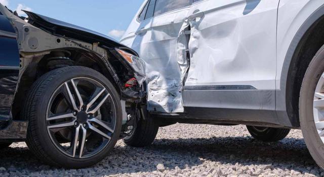 Accidente de tráfico in itinere concurriendo positivo en drogas. Imagen de accidente de coche